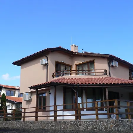 Madara Houses * קושריצה